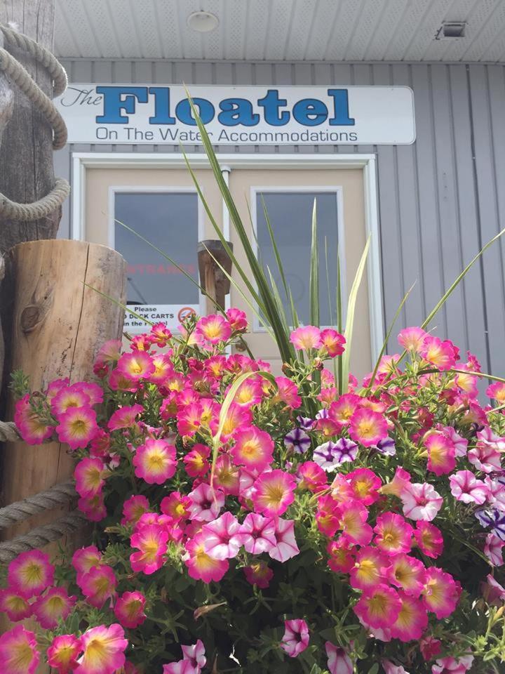 The Floatel Hotel Penetanguishene Exterior foto