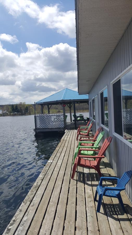 The Floatel Hotel Penetanguishene Exterior foto